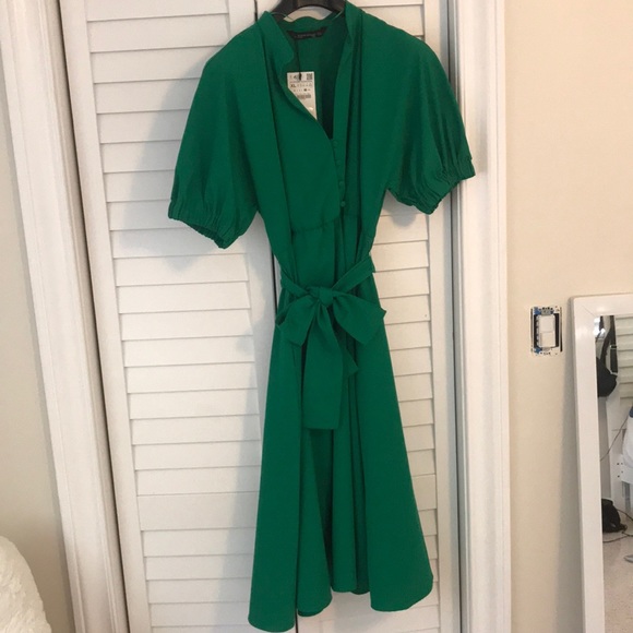 Zara Dresses & Skirts - green Zara dress with belt and pockets Zara Dresses & Skirts - green Zara dress with belt and pockets